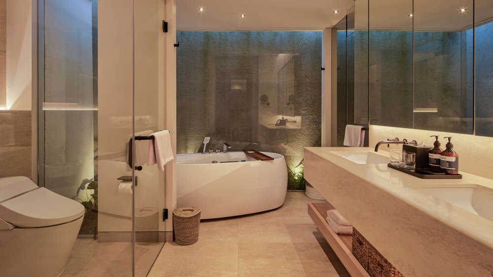 Villa Nini Elly - Ensuite bathroom with tub